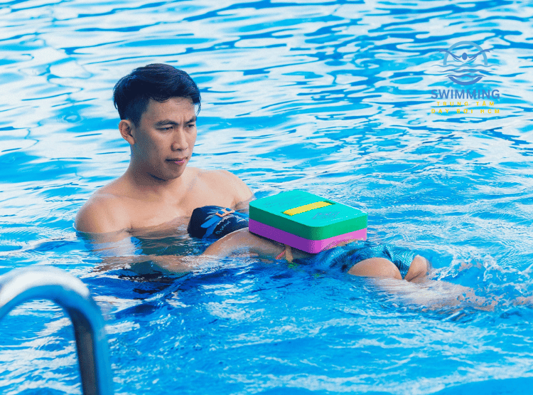 khoá học bơi sải 