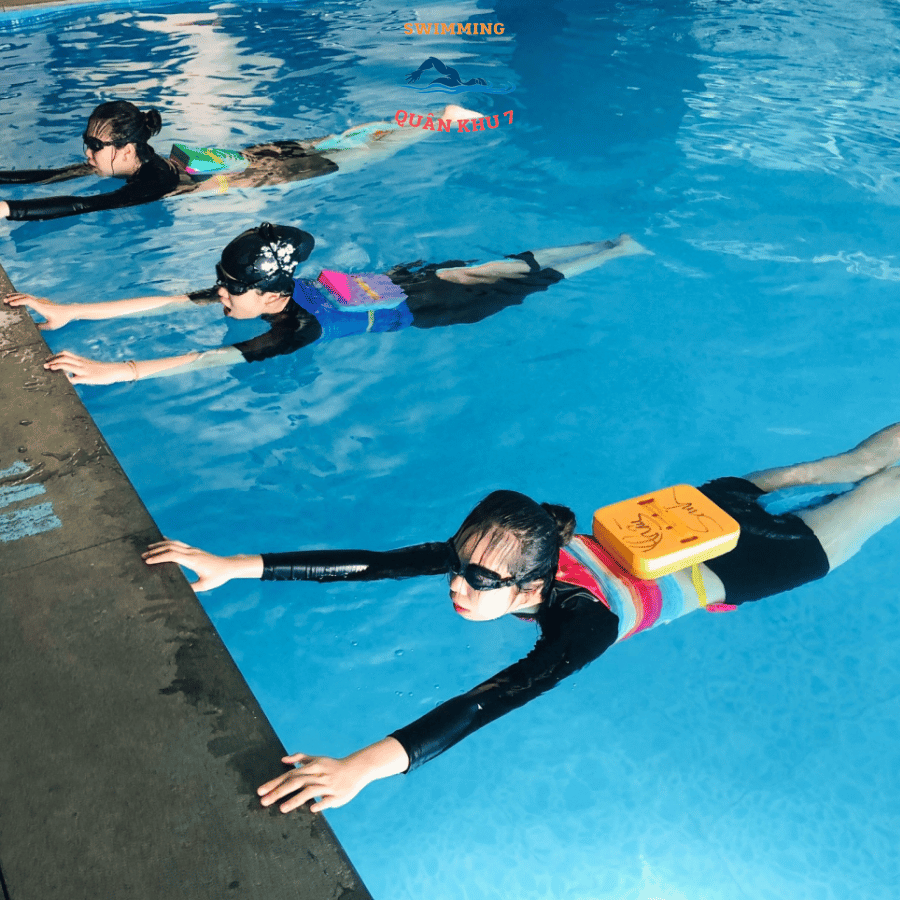 Khóa học bơi nâng cao cho người lớn